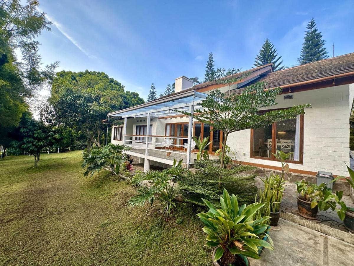 Villa Putih Le Cordon Μπαντούνγκ Εξωτερικό φωτογραφία